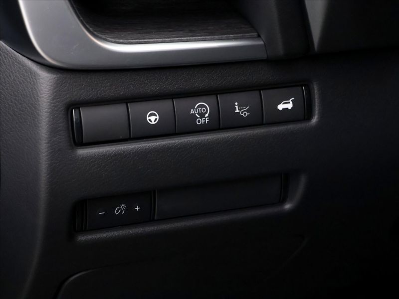 Nissan Qashqai 1,3 DIG-T 116kW 4x4 Tekna CZ D - fotka 19 z 37
