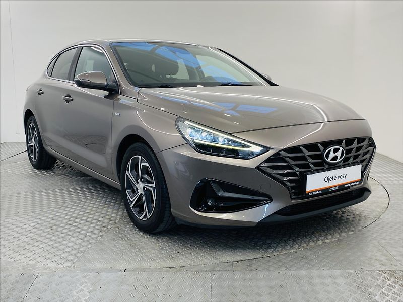 Hyundai i30 1,5 T-GDi 117kW Smart - fotka 24 z 25