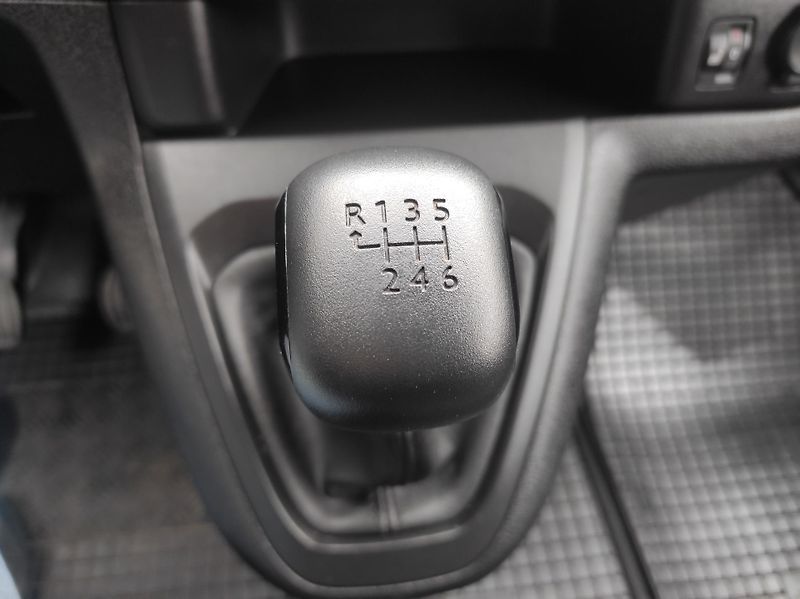 Toyota ProAce 2,0D-4D 9 míst, L2, ČR, TZ - fotka 21 z 31