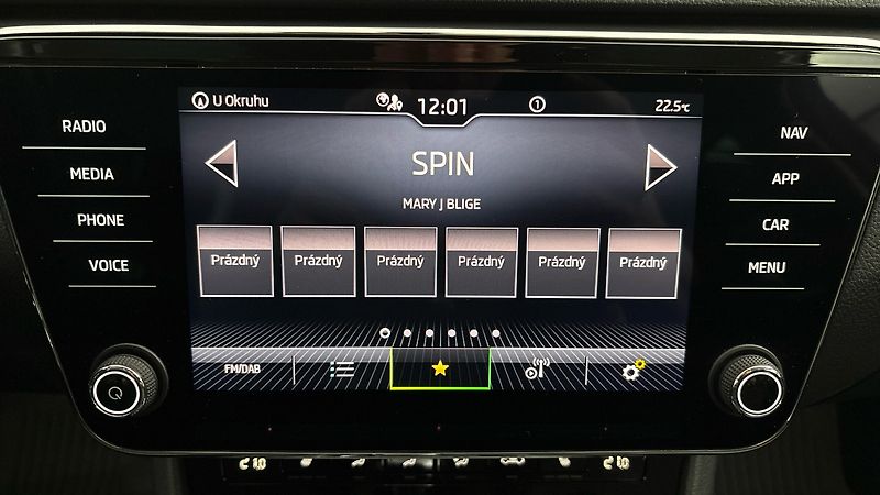 Škoda Superb 2.0 TDI DSG Style Combi - fotka 11 z 28