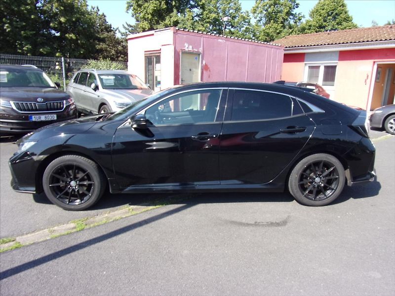 Honda Civic 1,0 i-VTEC TURBO Elegance - fotka 6 z 26