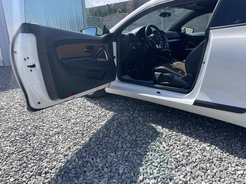 Volkswagen Scirocco 1.4TSi 125PS SPORT EDITION TOP - fotka 159 z 178