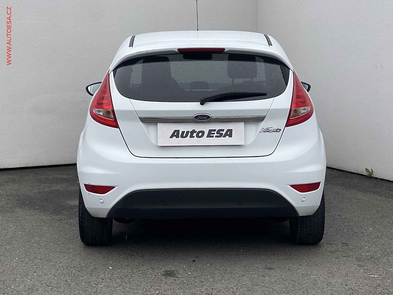 Ford Fiesta (2011) 1.4i, Titanium, park. čidla - fotka 5 z 15