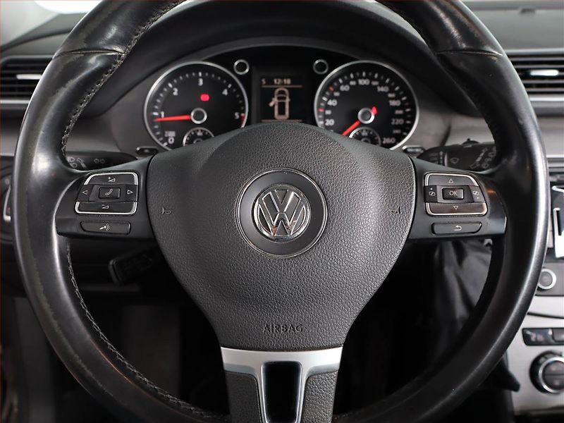 Volkswagen Passat (2012) 2.0 TDI, Navi, Tempomat - fotka 17 z 24
