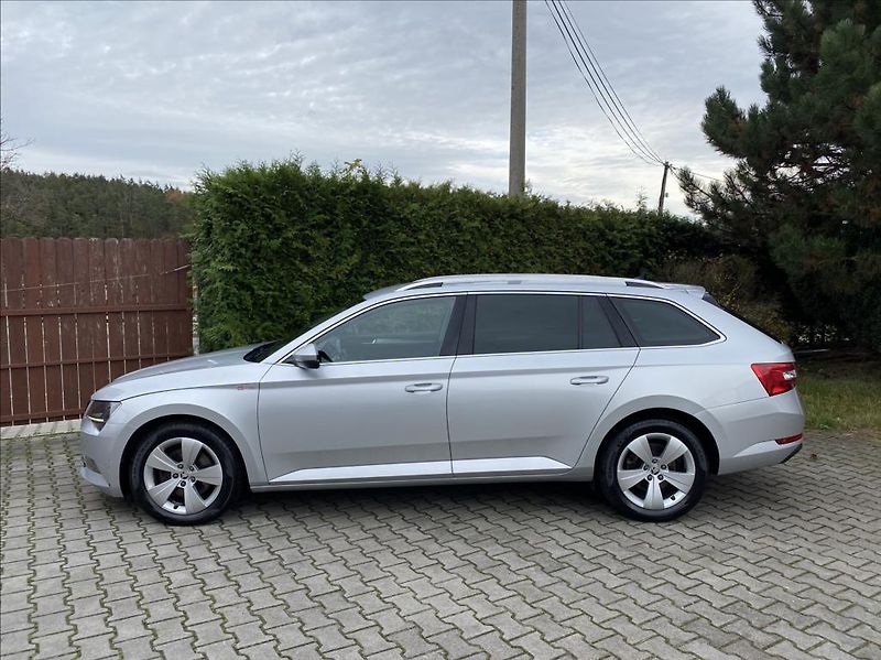 Škoda Superb 2,0 TDi  EXECUTIVE / DSG / NAV - fotka 2 z 37