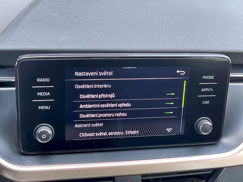 Škoda Scala (2020) 1.0 TSI 85 kW Style Plus - fotka 18 z 33