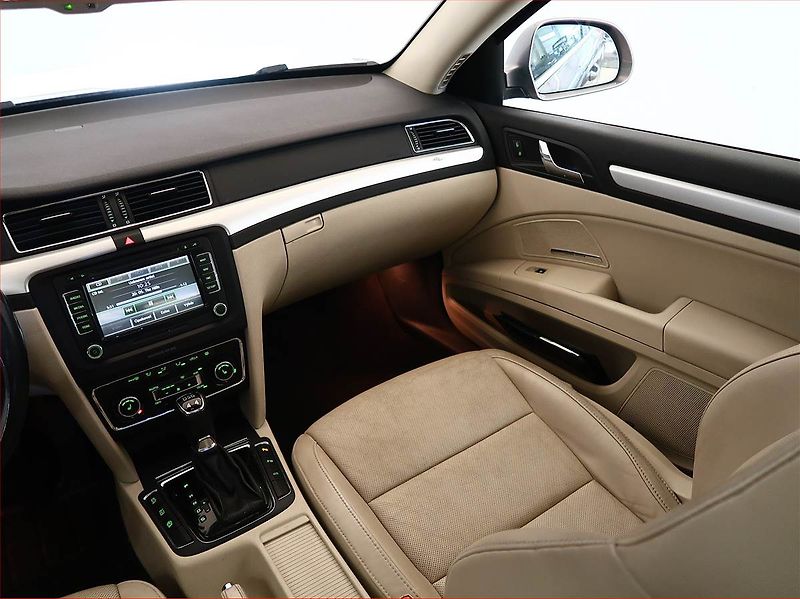 Škoda Superb (2013) Elegance 2.0 TDI, 4X4 - fotka 8 z 21
