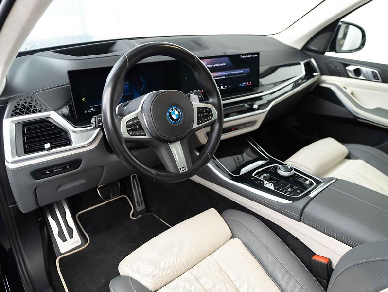 BMW X5 xDrive50e - fotka 11 z 23