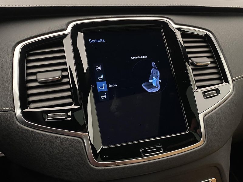 Volvo XC90 B6 AWD INSCRIPTION AUT CZ 7m - fotka 52 z 55
