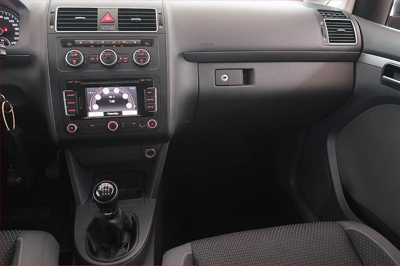 Volkswagen Touran (2012) 1.6 TDI, Navi, Tempomat - fotka 8 z 15