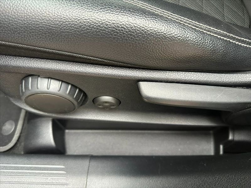Mercedes-Benz GLB 2,0 200d 110kW, navi, kamera - fotka 21 z 43