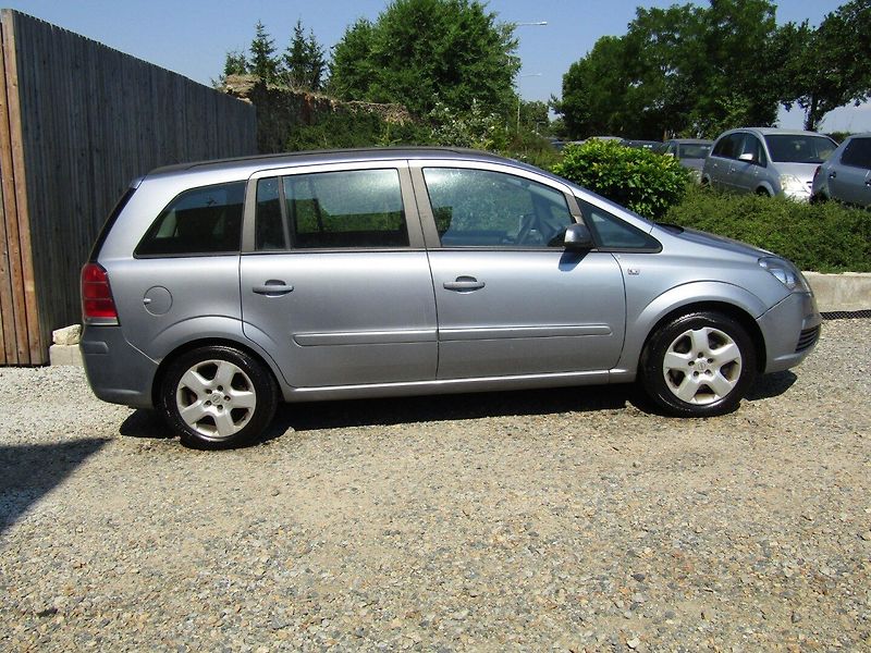Opel Zafira (2006) 1.9 CDTi 88kW - fotka 3 z 33