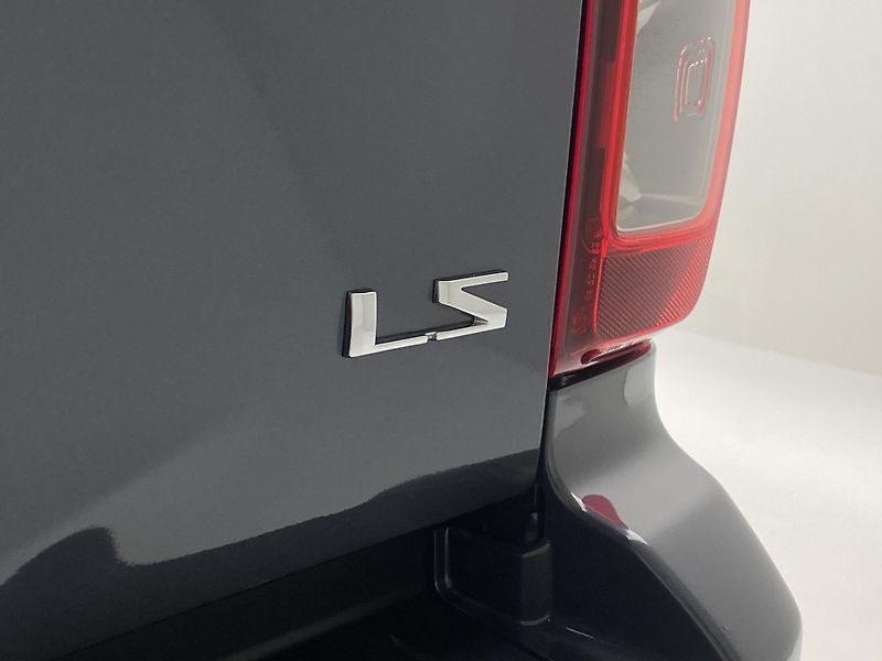 Isuzu D-Max (2026) Double Cab 1,9l LS 4x4 AUT - fotka 11 z 35