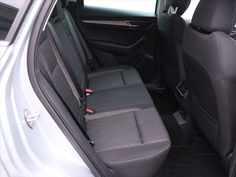 Škoda Karoq 1,5 TSI 110kW DSG CZ Style DPH - fotka 13 z 36
