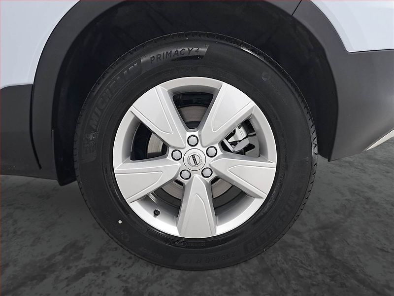 Volvo XC40 (2026) Plus B3 - fotka 15 z 20
