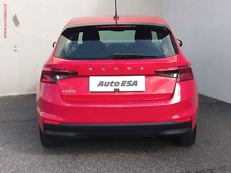 Škoda Fabia (2023) 1.0 TSi, 2.maj, LED, AC - fotka 5 z 21