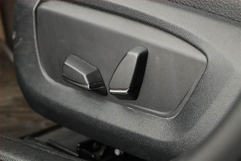 BMW Řada 5 (2015) 520d xDrive, 4X4, Automat - fotka 10 z 20