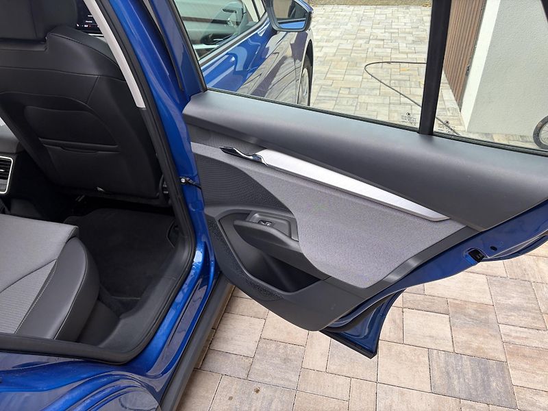 Škoda Enyaq (2021) 60, tazne, Race Blue - fotka 11 z 14