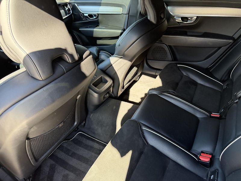Volvo S90 (2020) 228kW T6 AWD R-DESIGN HUD K360 - fotka 22 z 47