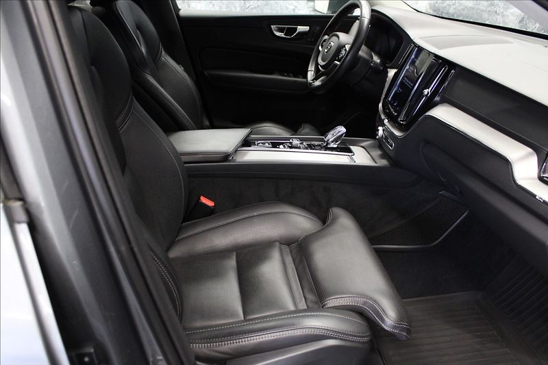 Volvo XC60 2,0 B4 AWD CZ PŮVOD - fotka 10 z 37