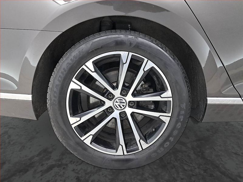 Volkswagen Passat (2017) 2.0 TDI, Kůže, Navi, Tempomat - fotka 15 z 22