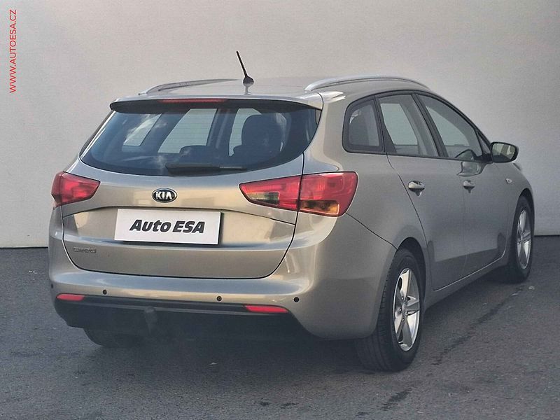 Kia Ceed (2013) 1.4 16V, 2.maj,ČR, AC, TZ - fotka 4 z 15