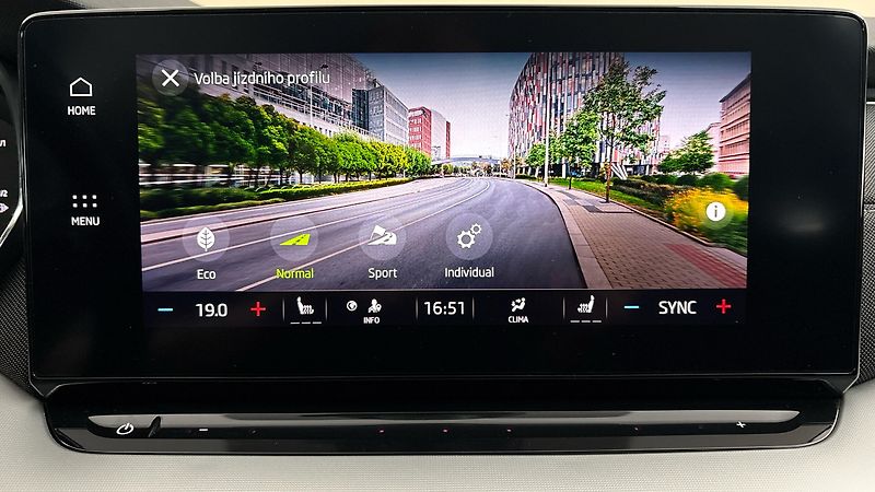 Škoda Octavia 2.0 TDI DSG Style Combi - fotka 26 z 26