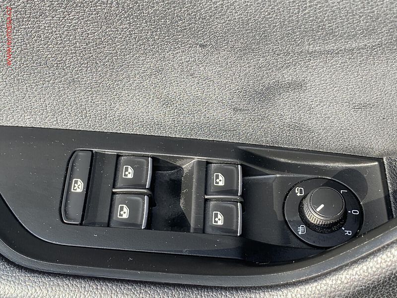 Škoda Superb (2016) 1.8 TSi, 1.maj,ČR, L&K, DSG - fotka 20 z 21