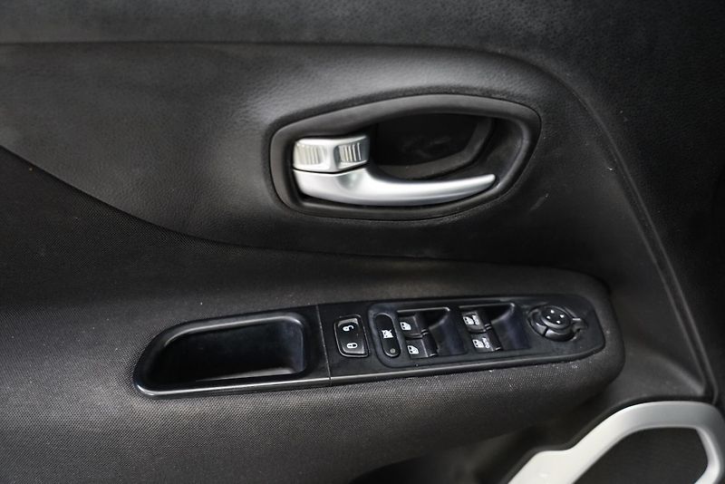 Jeep Renegade - fotka 12 z 23