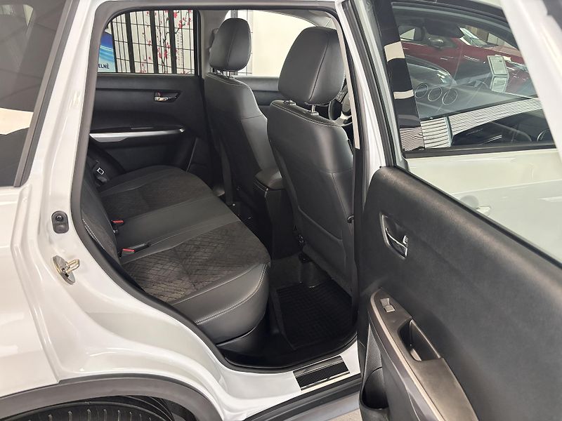 Suzuki Vitara 1.4 Elegance Panorama 4x4 6AT - fotka 11 z 48