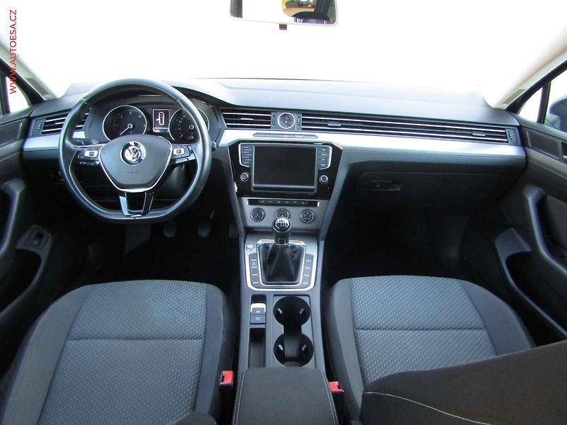 Volkswagen Passat (2015) 1.6 TDi, AC, výhřev sed - fotka 8 z 16
