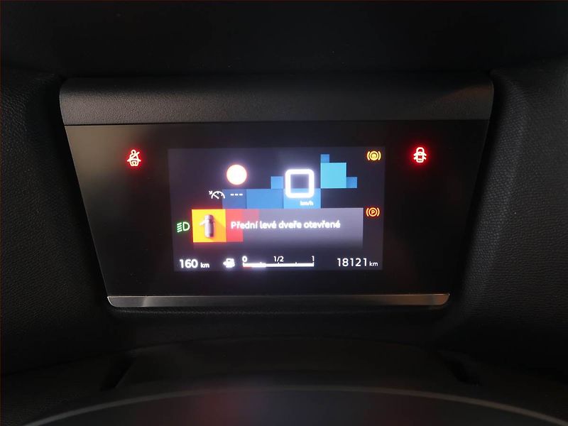 Citroën C4 (2022) Feel 1.2 PureTech, ČR,1.maj - fotka 11 z 15