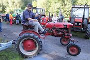Traktory se poprvé na srazu představily v Budyni nad Ohří. Na snímku je historický asymetrický Farmall. Jeho majitel jej ukázal v plné parádě.