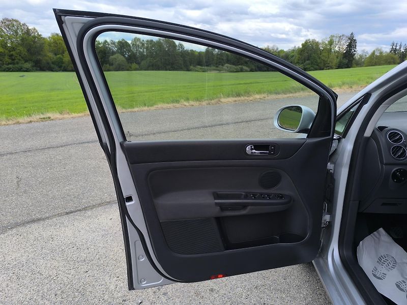 Volkswagen Golf Plus (2005) 1.4 1.MAJITEL,SERVISNI KÍŽKA - fotka 10 z 32