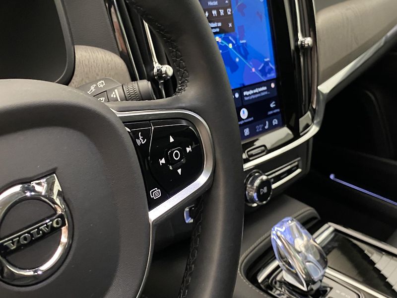 Volvo V90 T8 AWD RECHARGE DARK ULTRA CZ - fotka 21 z 69