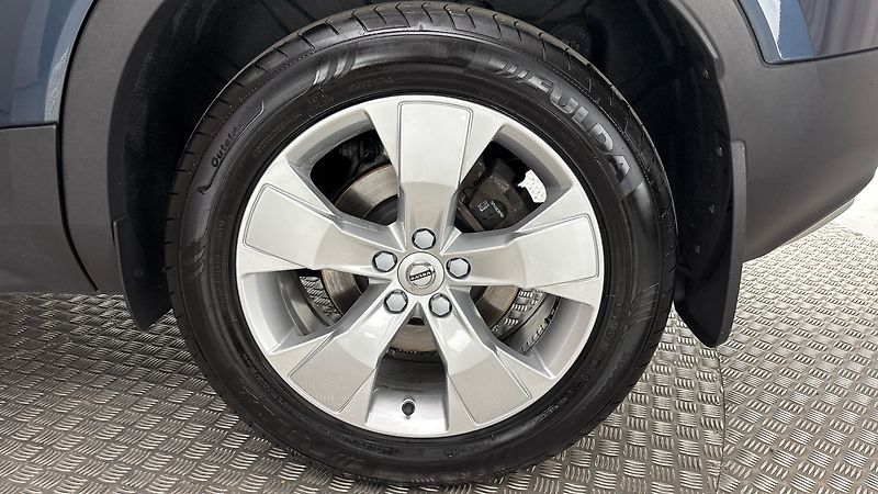 Volvo XC40 2.0 B4 AUT AWD Momentum Pro - fotka 19 z 29