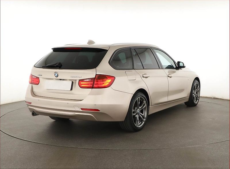BMW Řada 3 (2014) 320 d xDrive, 4X4, Automat - fotka 5 z 20