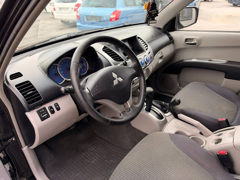 Mitsubishi L200 (2008) 2.5DI-D 100kW 4x4 HARDTOP/AUT - fotka 11 z 29