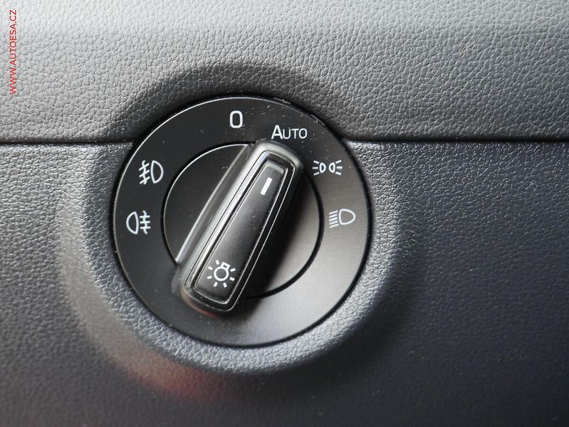 Škoda Octavia (2019) 1.6 TDi, ČR, Style, LED - fotka 16 z 18