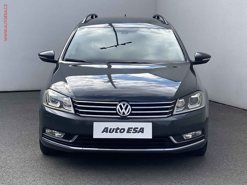 Volkswagen Passat (2013) 2.0 TDI, Navi, bixen - fotka 2 z 18
