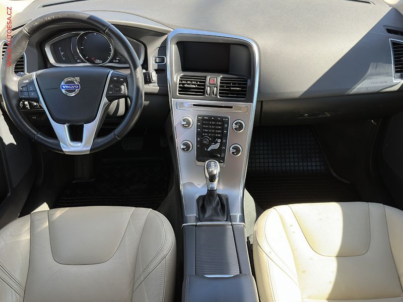 Volvo XC60 (2017) 2.4 D 4WD, 2.maj,ČR, AT, TZ - fotka 8 z 20