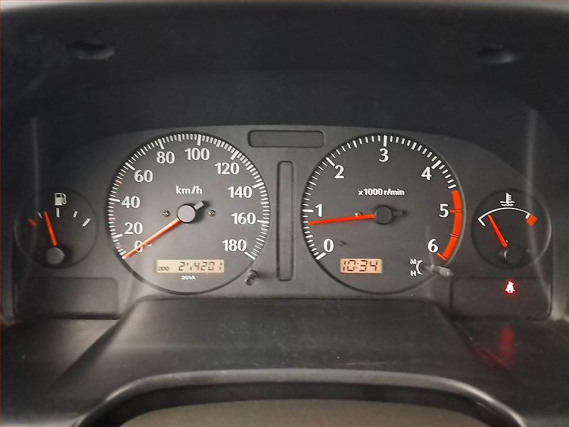 Nissan Patrol (2003) 3.0 DTi, 4X4 - fotka 11 z 14