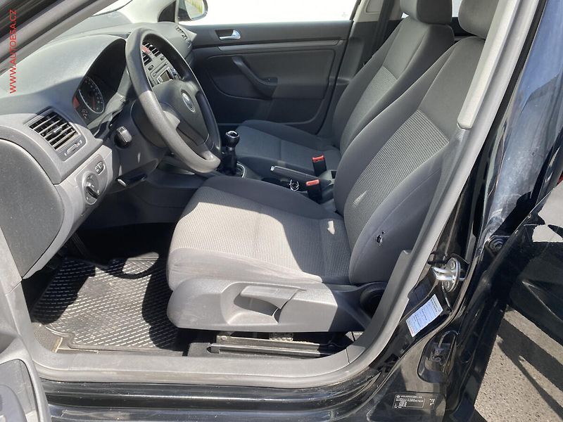 Volkswagen Golf (2009) 1.6i, Trendline - fotka 9 z 14
