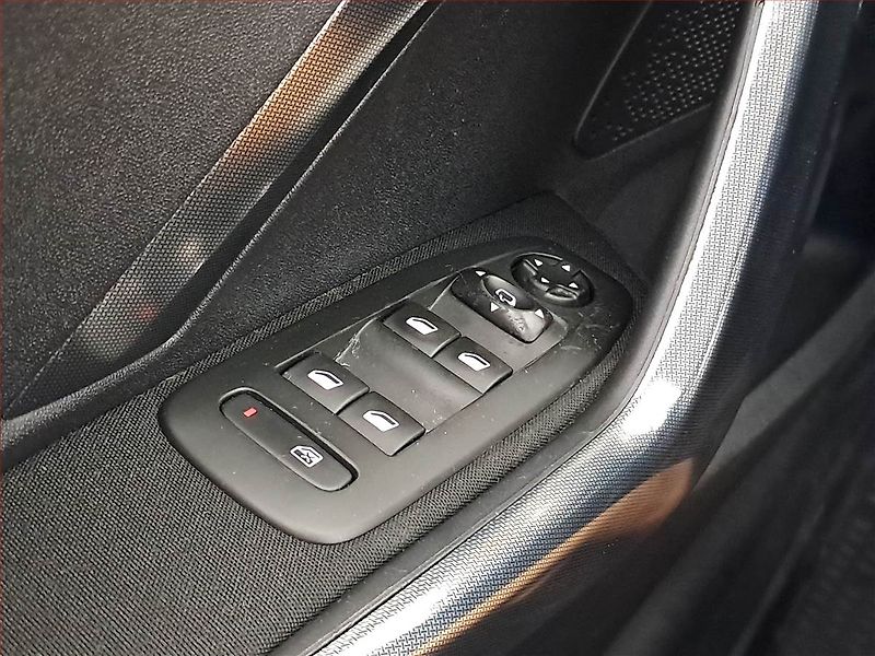 Peugeot 2008 (2013) Allure 1.6 VTi, Tempomat - fotka 19 z 20