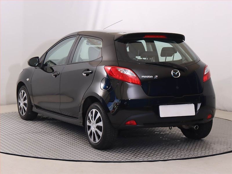 Mazda 2 (2008) 1.5 i, Tempomat, Park. senzory - fotka 4 z 15