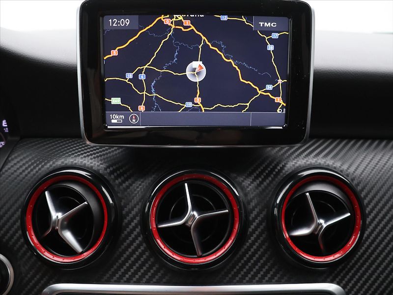 Mercedes-Benz Třídy A 2,0 45 265 kW 4Matic AMG Aut. - fotka 24 z 33