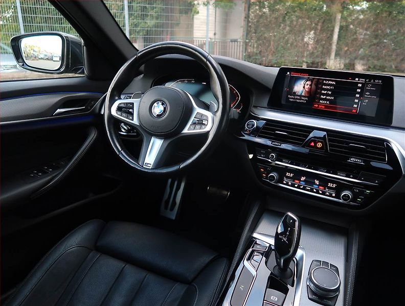 BMW Řada 5 (2020) M Sport 530d - fotka 7 z 27