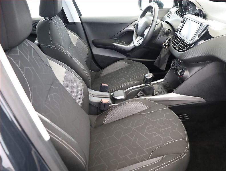 Peugeot 2008 (2018) 1.2 PureTech, Serv.kniha - fotka 7 z 15