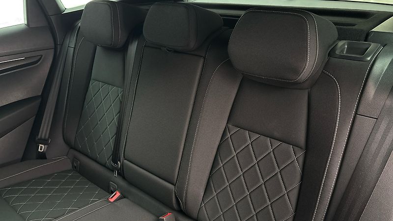 Škoda Karoq 1.5 TSI DSG Sportline - fotka 16 z 27