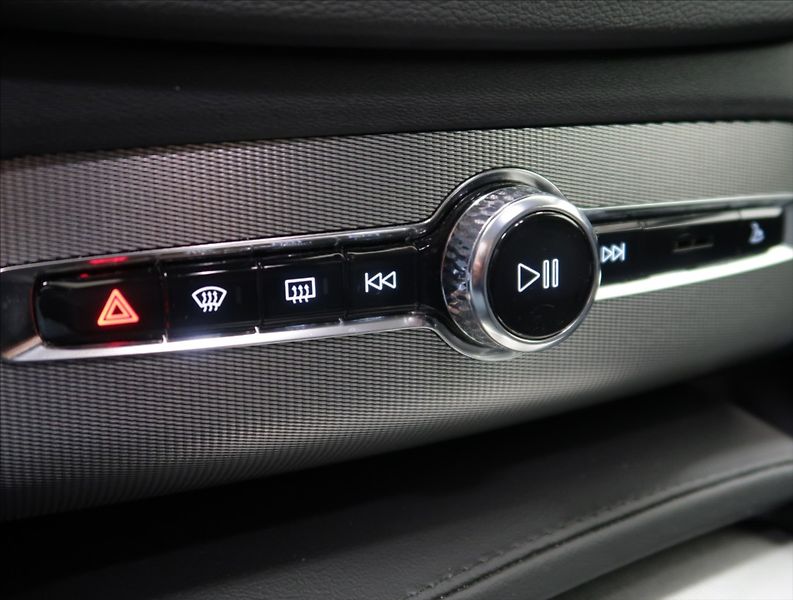 Volvo XC90 2,0 B5 AWD AUT Plus Bright - fotka 33 z 38